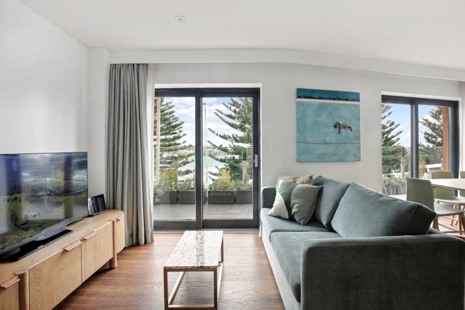 apartment 4 00008 + green