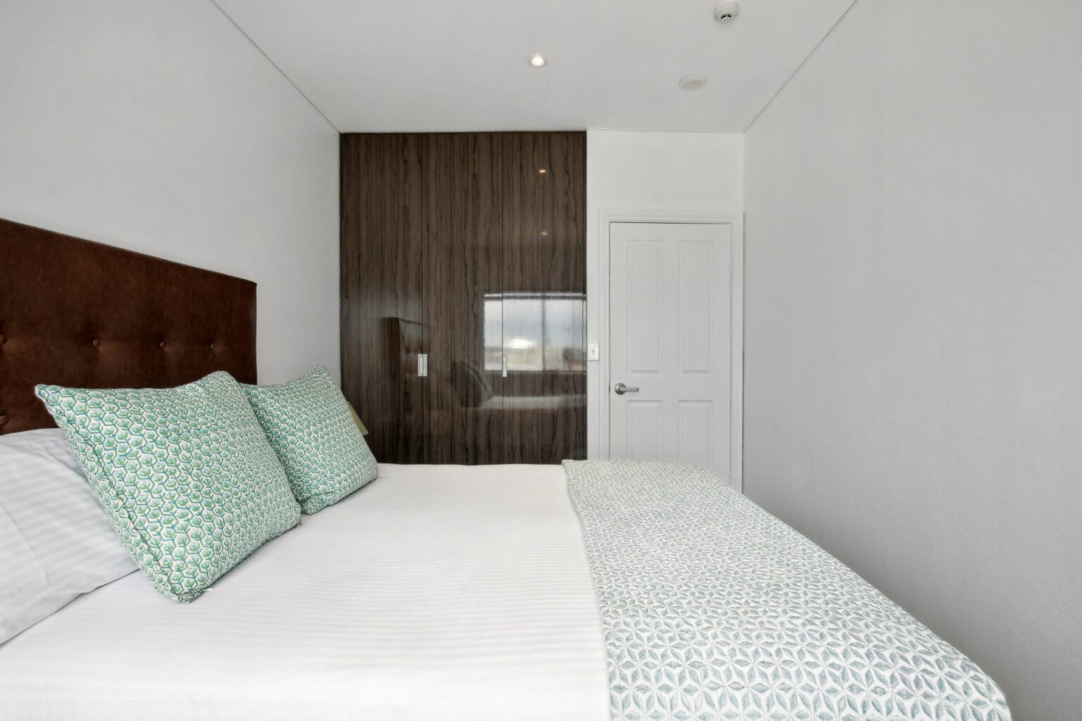 apartment 9 00007 + green